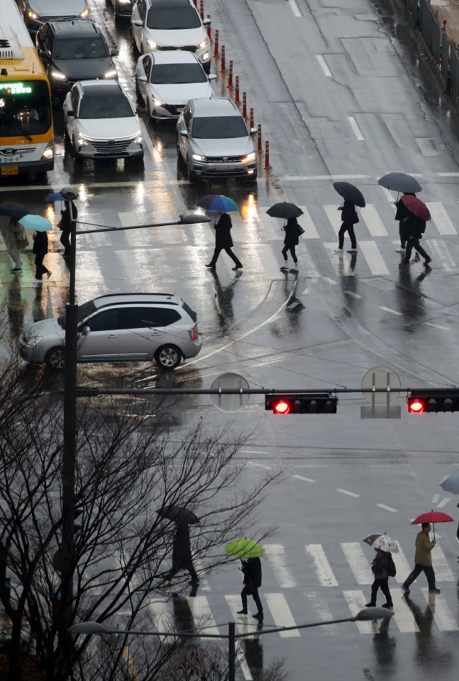 [오늘 날씨]전국 비, 제주도·남해안 강한 비 예보