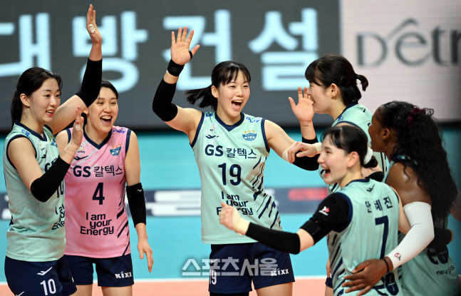 [포토] 기업은행에 3-0 완승거둔 GS칼텍스
