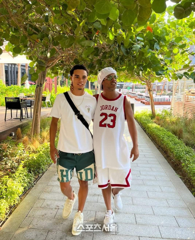 '외계인' 호나우지뉴 아들도 아버지처럼?...FC바르셀로나 입단 데스트중