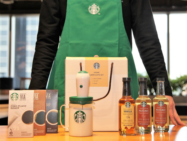스타벅스, 집에서도 즐기는 \'스타벅스 홈카페라떼 세트\' 출시
