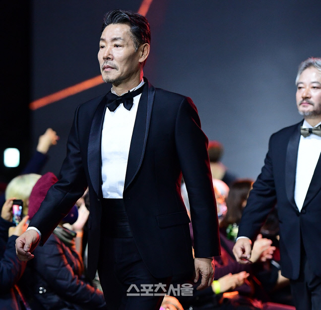 시니어의 '2023 더룩오브더이어 코리아', 런웨이를 압도하네... [포토]