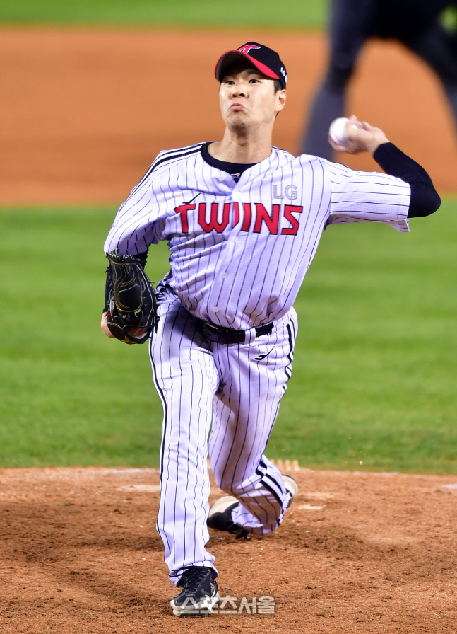5회초 등판한 김대유, 실점없이 이닝 마무리[포토]