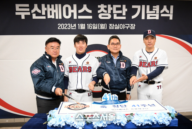 [포토]두산 이승엽 감독-주장 허경민, 명가 재건을 위해!