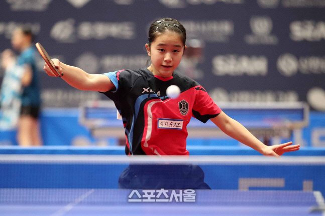 허예림 새 탁구신동?...중고 언니들 상대 3연승 기염 [종합탁구선수권]
