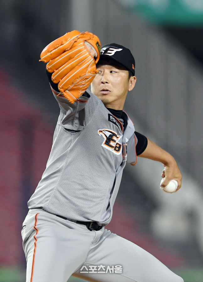 한화 2023시즌 주장으로 베테랑 정우람 선임 "기대에 부응하겠다"