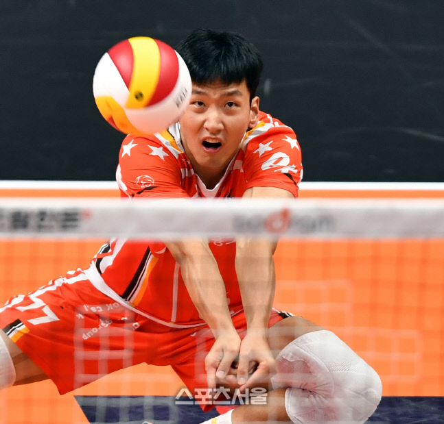 리시브 OK 송명근 [포토]