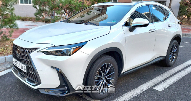 효율의 끝판왕, PHEV 모델 렉서스 NX450h+