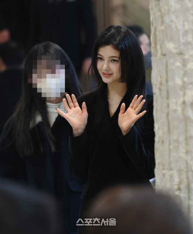 [포토] 뉴진스 다니엘 '반가운 손인사'