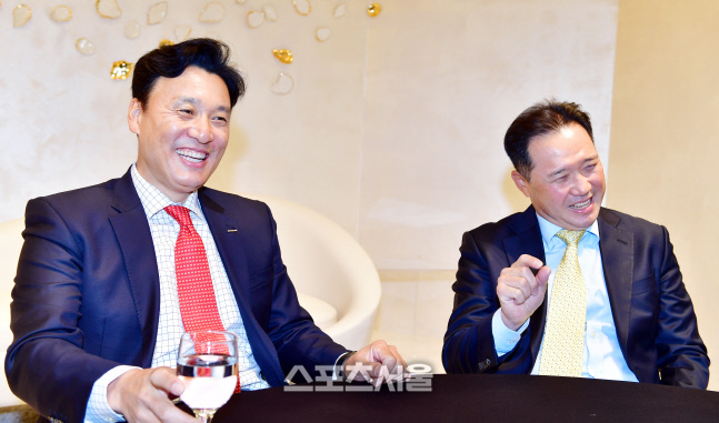 레전드 국민타자와 국민유격수, 감독으로 만나다[포토]