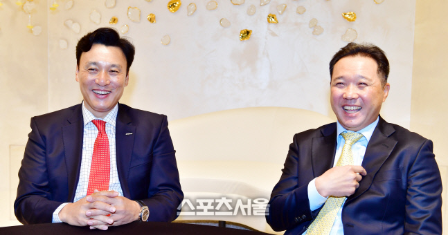 레전드 국민타자와 국민유격수, 감독으로 만나다[포토]