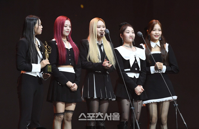 [포토]라필루스, 서울가요대상 뉴웨이브스타상 수상