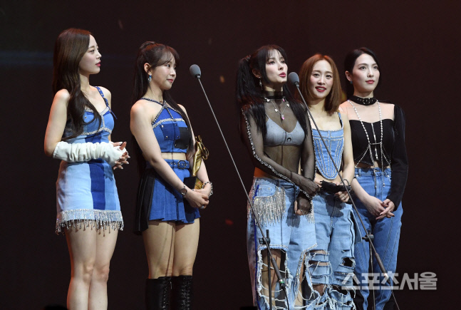 [포토]카라, 서울가요대상 K-POP 특별상 수상