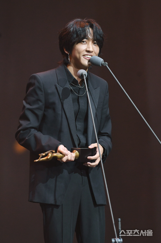 [포토]이승윤, 서울가요대상 올해의 발견상 수상