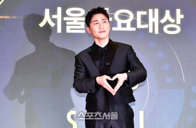 '영탁하트^^' 서울가요대상 레드카펫 오른 영탁[포토]