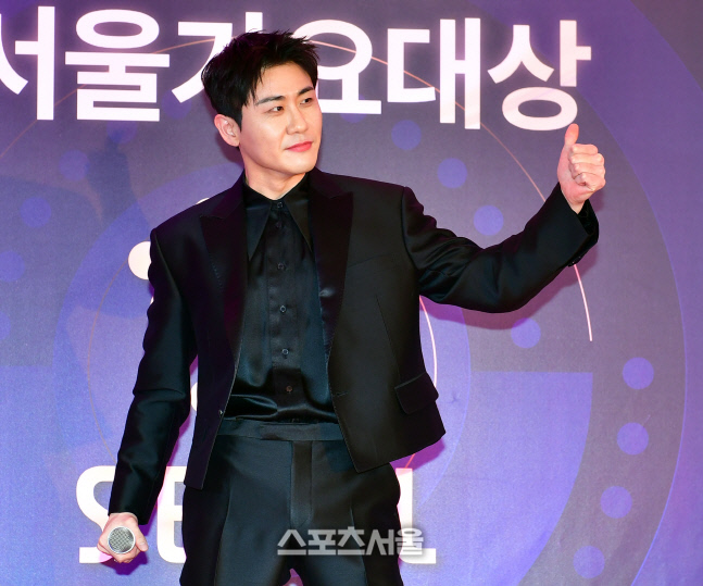 '엄지척' 서울가요대상 레드카펫 오른 영탁[포토]