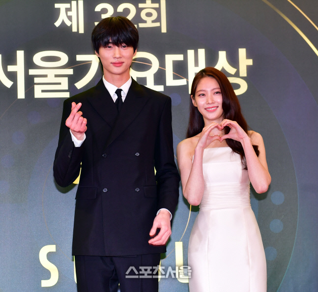 서울가요대상 레드카펫 오른 공승연과 변우석[포토]