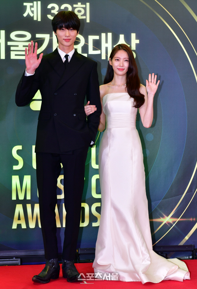 서울가요대상 레드카펫 오른 공승연과 변우석[포토]