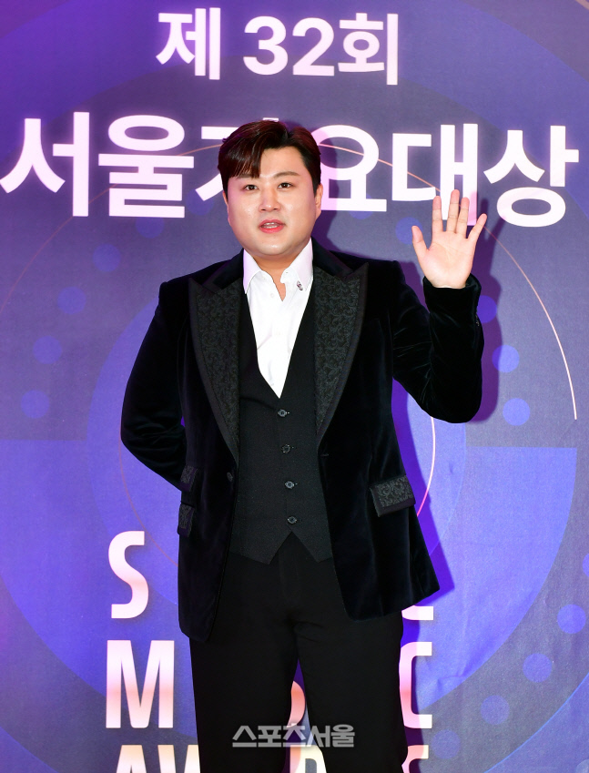 '기분좋은 서울가요대상 외출^^'김호중[포토]