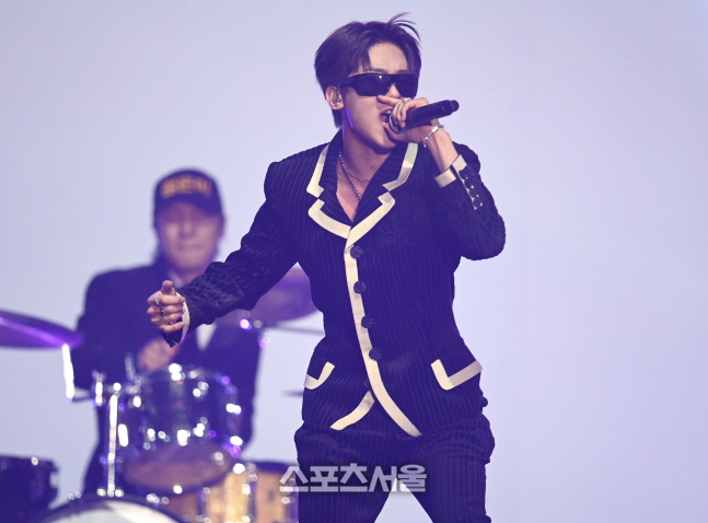 '21세 천재' 빅나티 "사랑하는 장르 대표 수상 감사해" R&B힙합상 [제32회 서울가요대상]