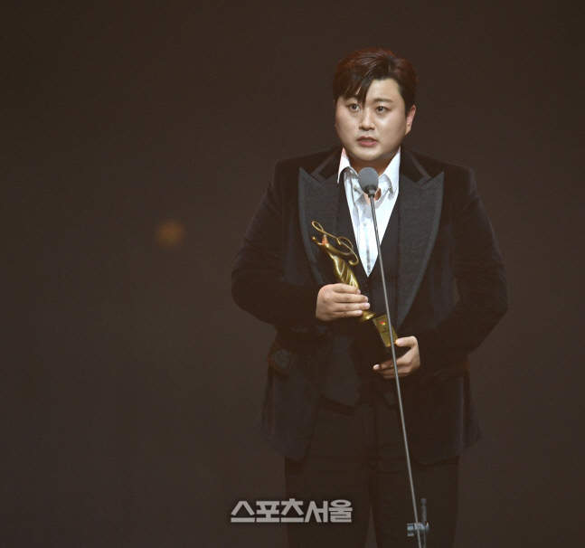 [포토] 본상 수상한 김호중 '아리스 감사합니다'