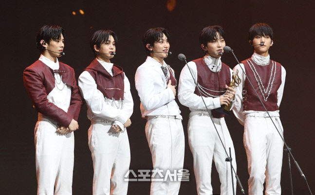 [포토]TNX, 서울가요대상 신인상 수상