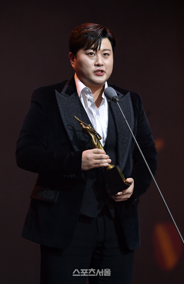 [포토]김호중, 서울가요대상 본상 수상