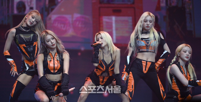 [포토] 서울가요대상 공연 펼치는 (여자)아이들