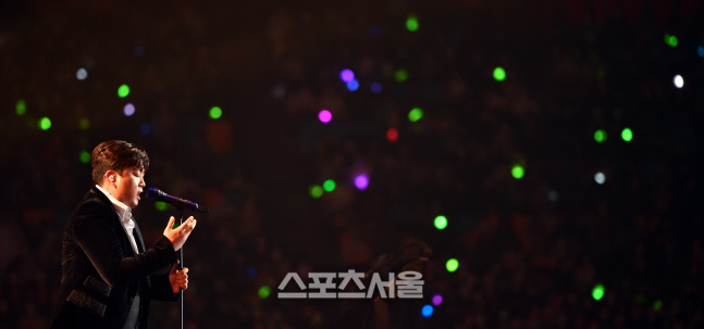 'Il mare calmo della sera'열창하는 김호중[포토]