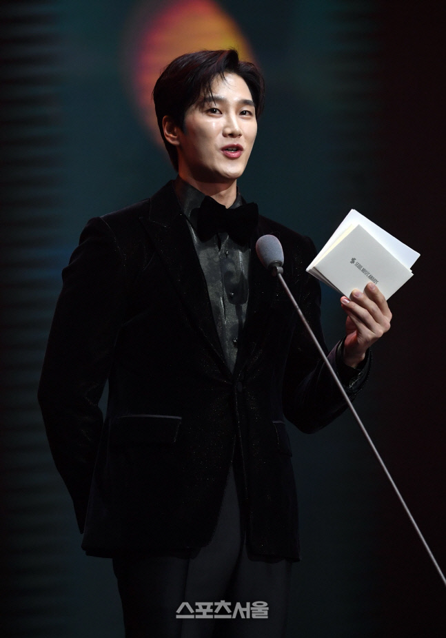 [포토]안보현, 서울가요대상 최고음원상 발표합니다!