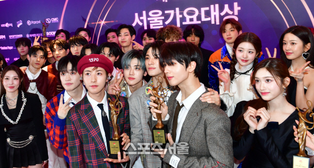 서울가요대상 대상 수상한 NCT DREAM과 수상자들[포토]