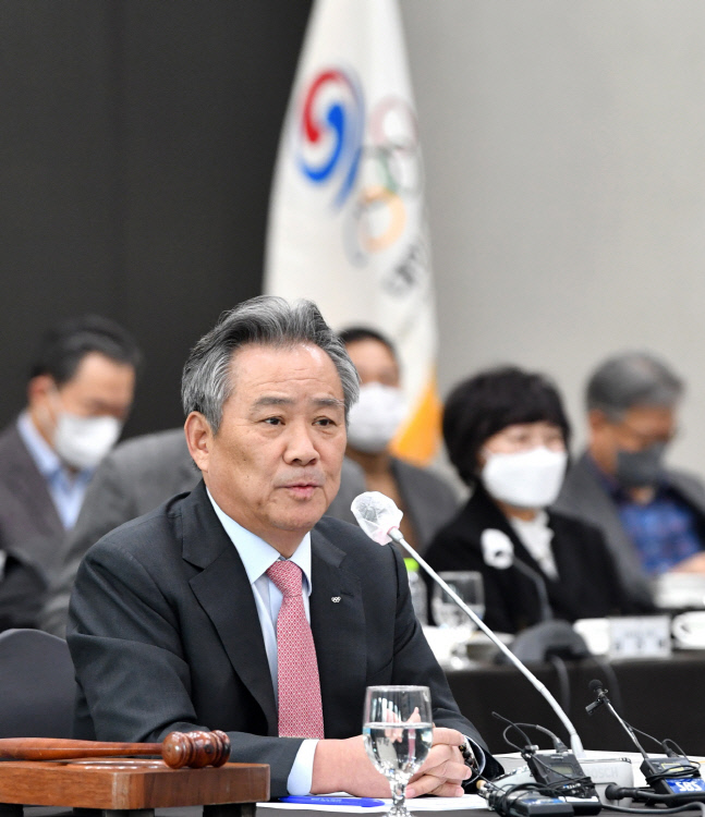 이사회서 발언하는 이기흥 회장