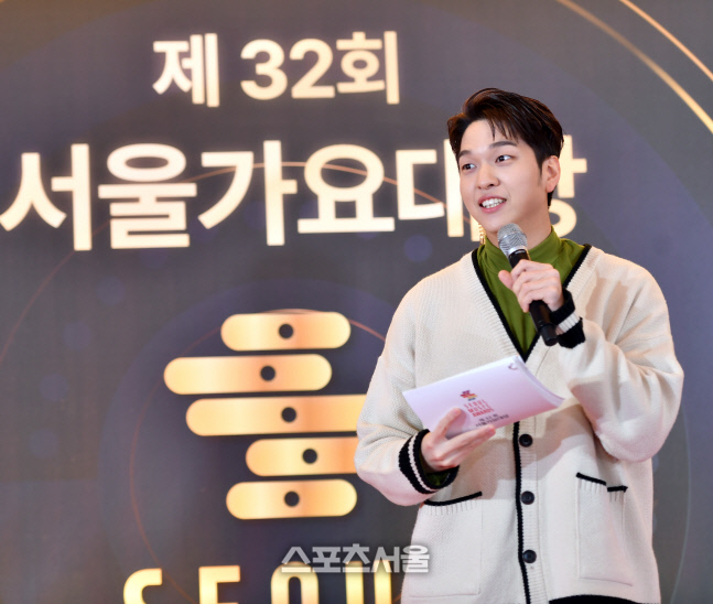 서울가요대상 레드카펫 사회맡은 개그맨 유재필[포토]