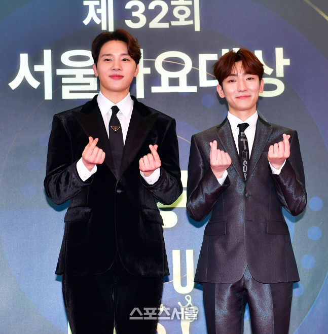 음색깡패 멜로망스, 초대박 '사랑인가봐'로 OST상 수상 [제32회 서울가요대상]