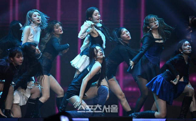 [포토] 아이브, 제32회 서울가요대상 최고 음원상 차지