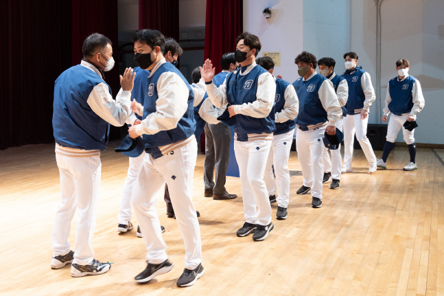 초보사령탑 강인권 감독의 NC 애리조나 캠프서 WBC대표팀과 평가전