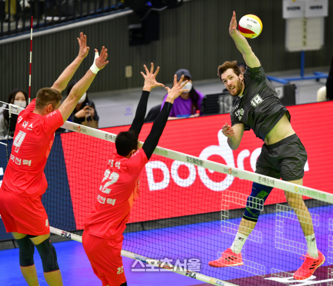 \'틀어서 빈곳 찌르기!\' 대한항공 링컨[포토]