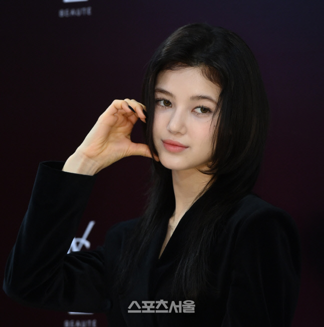 뉴진스 다니엘, '중국 설' 표기 논란에 사과 "신중히 행동할 것"