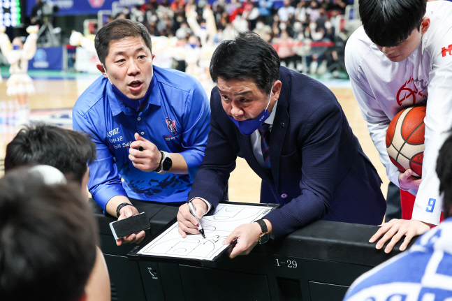 [패장] '3연패' 유도훈 감독 "국내 선수들이 더 책임감 가져야" [SS 인터뷰]