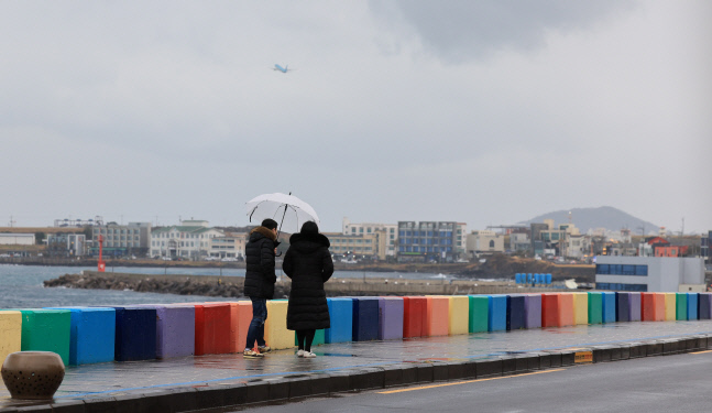 [내일날씨] 구름 많고 바람 거세…강풍 주의