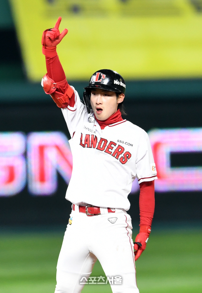 [포토]SSG 최지훈, 득점 기회야!