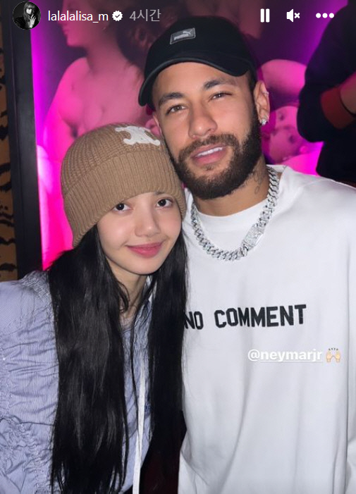 이 조합 실화? 블랙핑크 리사, 마크롱 여사 이어 네이마르와 '훈훈' 인증샷