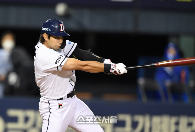 [포토]두산 강승호, 적시타로 추격 타점