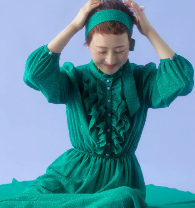 서정희, 짧은 머리 화보 공개..암투병 중에도 환한 미소