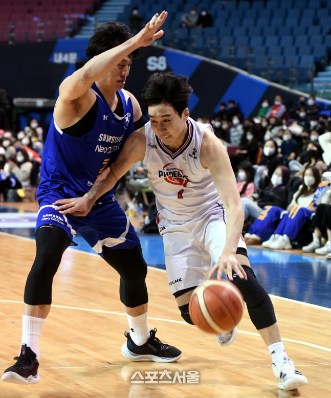 [포토] 과감한 돌파 시도하는 김영현