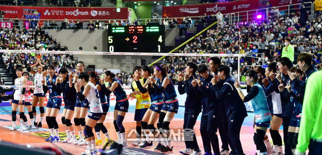 남녀 합동 세리머니 펼치는....[포토]