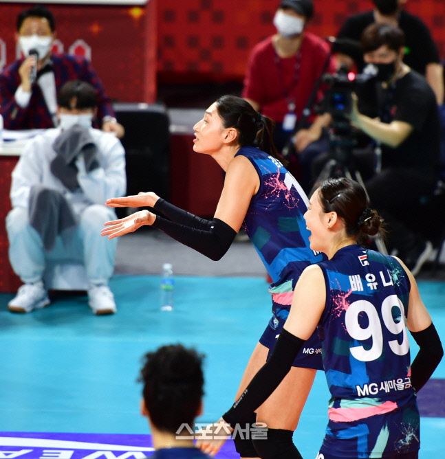 '내 춤 보고 싶어!' 김연경[포토]