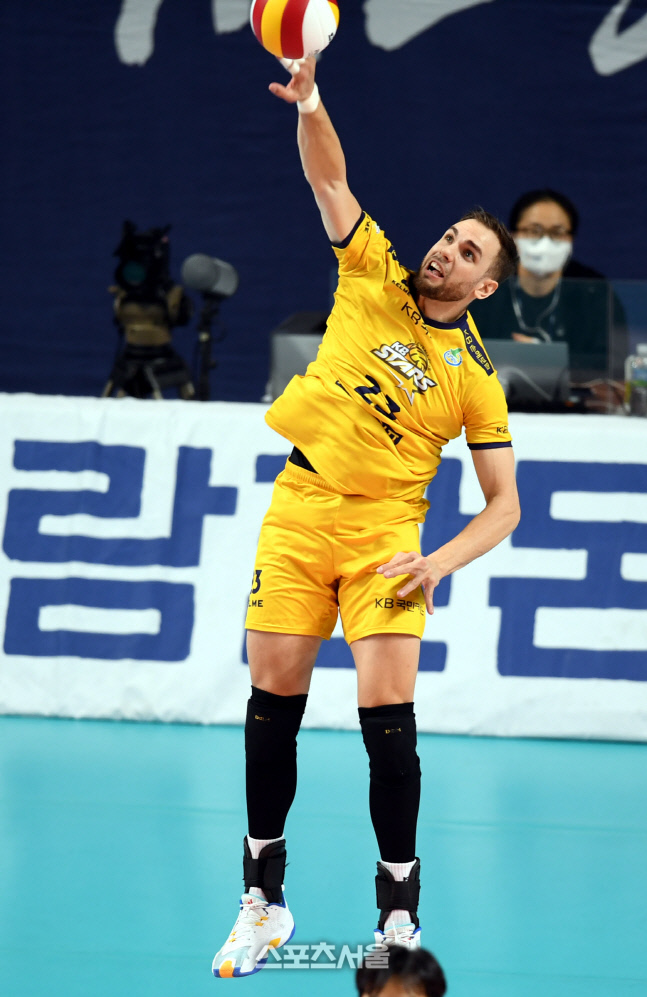 비예나 개인 최다 46득점 '원맨쇼'…KB손해보험, 우리카드에 대역전승[현장리뷰]