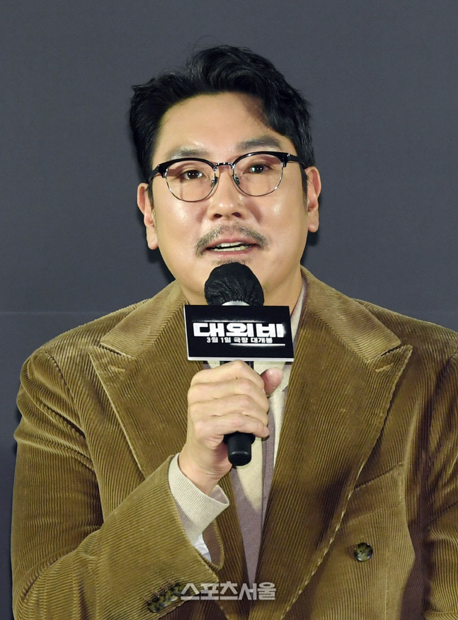 [포토]영화 '대외비' 출연 소감 밝히는 조진웅