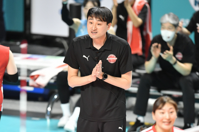 '완패' 이경수 대행 "GS칼텍스가 이 갈고 나왔네요"[현장인터뷰]