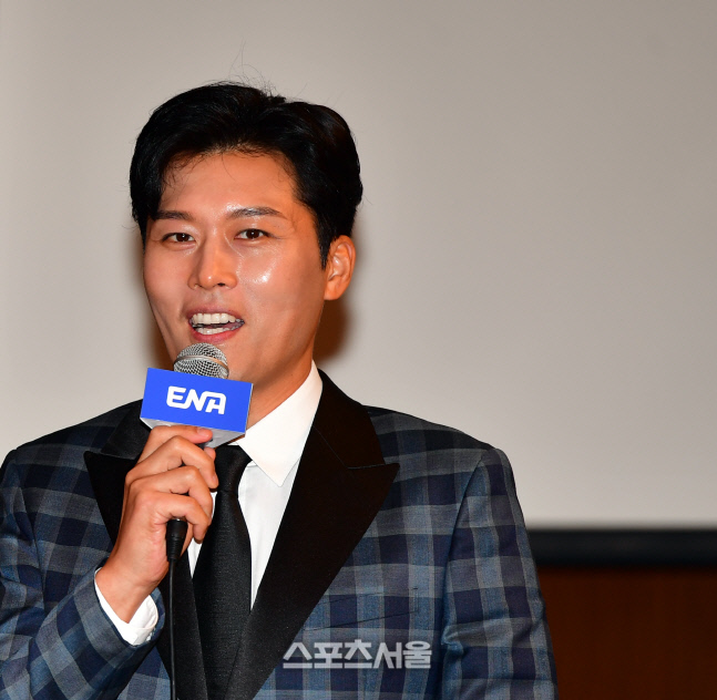 \'신병들을 소개합니다!\' 김일중 아나운서[포토]